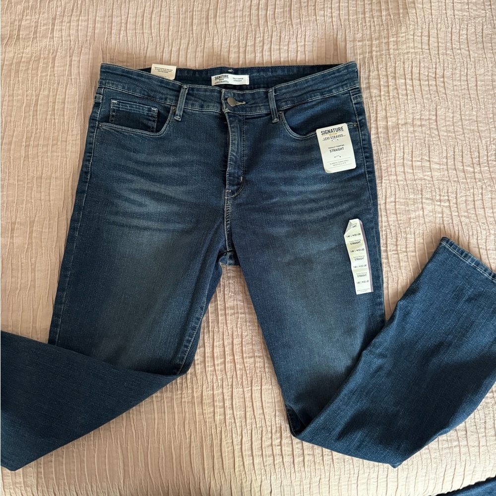 Signature by Levi Strauss Dark Blue women’s Jeans
14S W32 L30